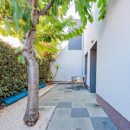 Crowonder Lucky Holiday House With Pool And Patio 30 Meters From The Beach Zadar Ngoại thất bức ảnh