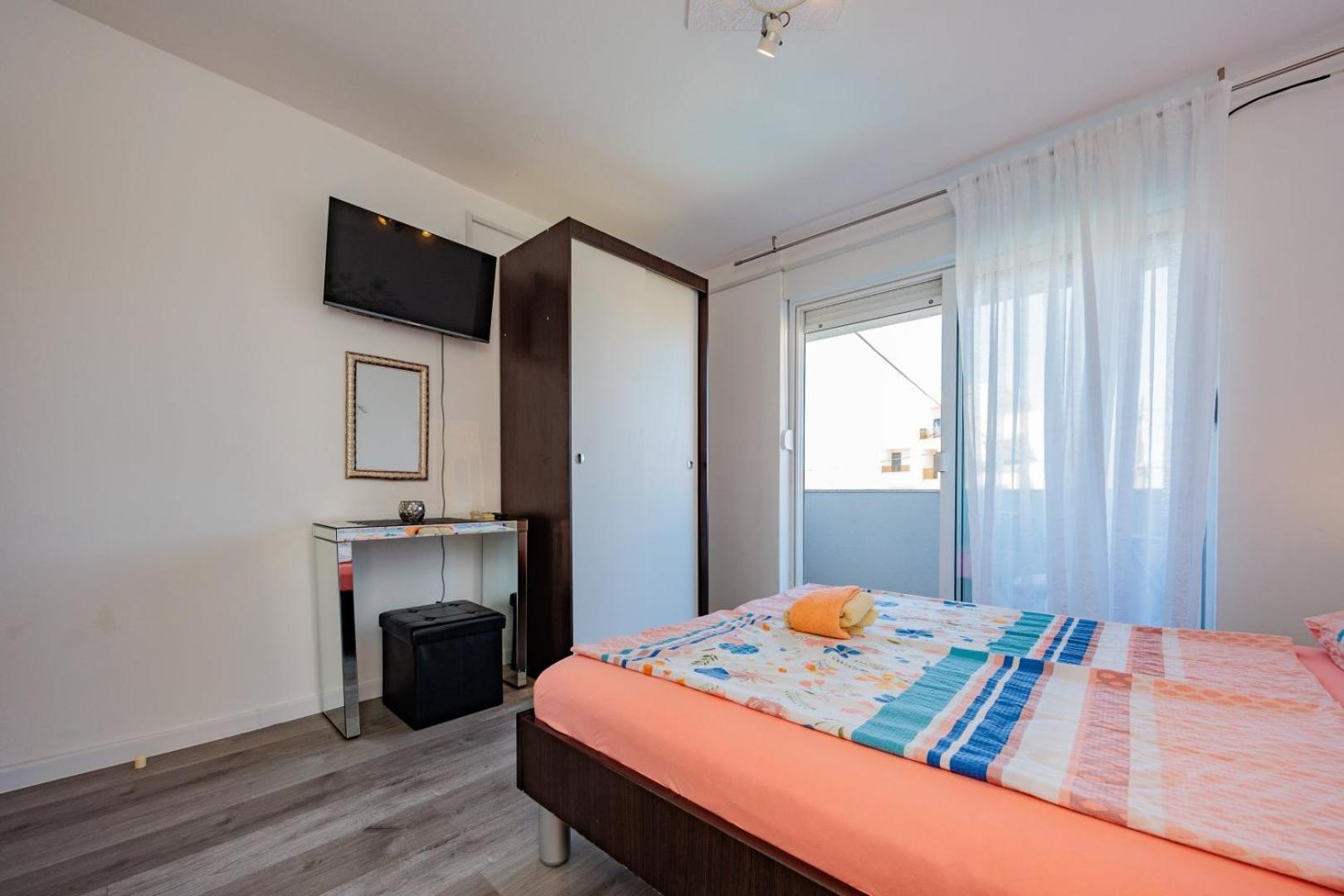 Crowonder Lucky Holiday House With Pool And Patio 30 Meters From The Beach Zadar Ngoại thất bức ảnh