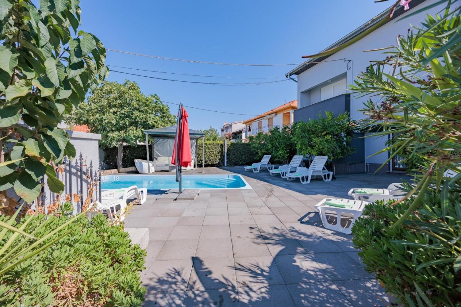 Crowonder Lucky Holiday House With Pool And Patio 30 Meters From The Beach Zadar Ngoại thất bức ảnh