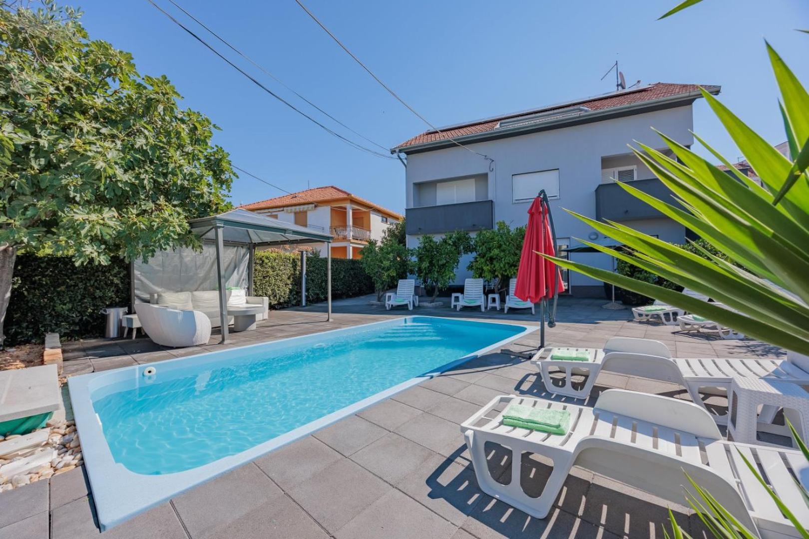 Crowonder Lucky Holiday House With Pool And Patio 30 Meters From The Beach Zadar Ngoại thất bức ảnh