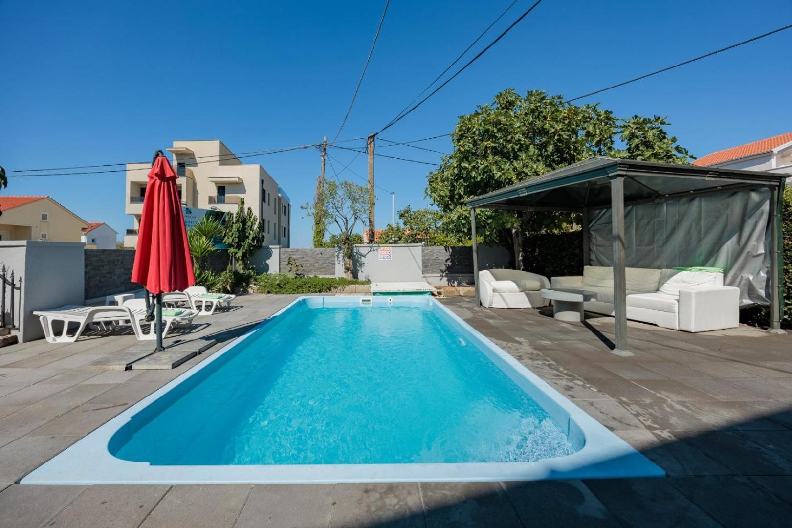 Crowonder Lucky Holiday House With Pool And Patio 30 Meters From The Beach Zadar Ngoại thất bức ảnh